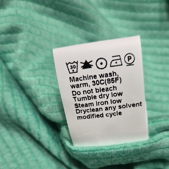 Vibrant Two Tone Green Oversized Knit Top Size Medium NWOT - Picture 14 of 14